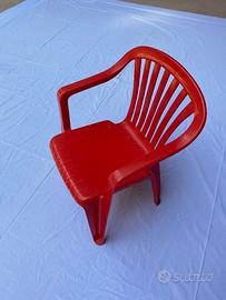 sedia bambino in plastica rossa
