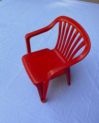 sedia bambino in plastica rossa