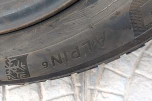 Gomme auto con cerchioni