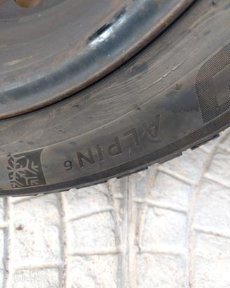 Gomme auto con cerchioni