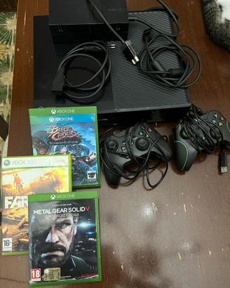 Xbox One- 3 giochi, 2 joystick, cavi
