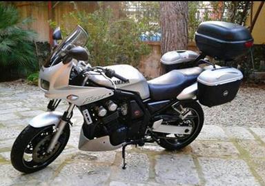 motocicletta Yamaha FZS 600 Fazer