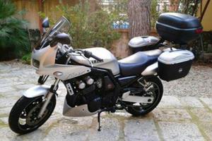 motocicletta Yamaha FZS 600 Fazer
