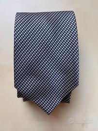 Cravatta in 100% microfibra. Argento e blu