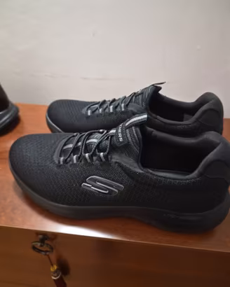 scarpe nere skechets