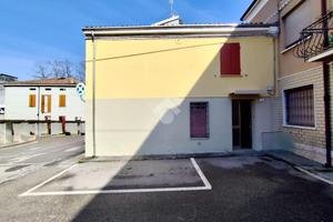 CASA SEMINDIPENDENTE A LUZZARA