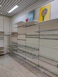 arredamento per negozio 150 MT.