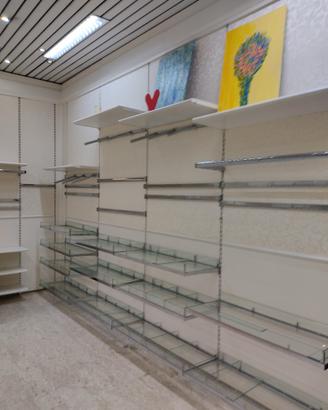 arredamento per negozio 150 MT.