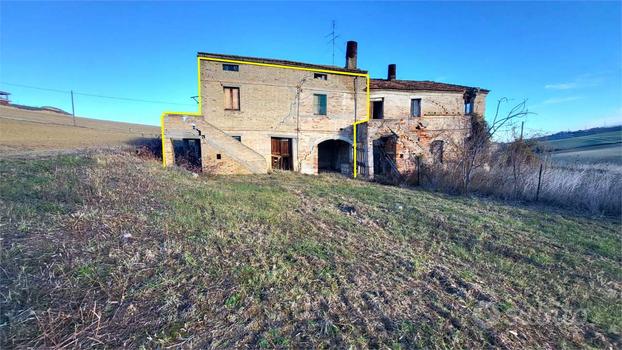 CASA COLONICA CON TERRENO in ZONA PANORAMICA