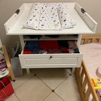 Fasciatoio con cassettiera