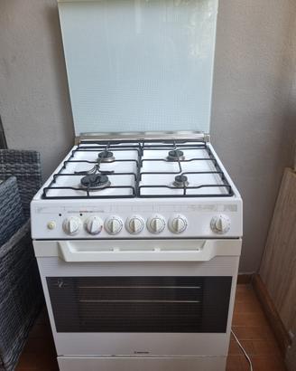 Cucina ariston a gas con forno