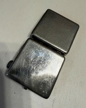 Vecchio rasoio da barba da viaggio..