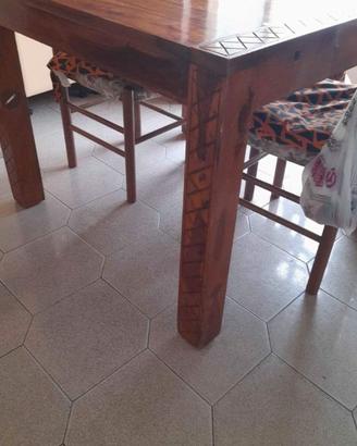 Tavolo in legno massello per soggiorno/studio