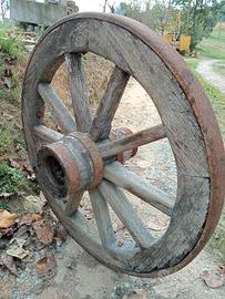 Ruote Carro conservate , diametro 85 Cm. 