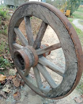 Ruote Carro conservate , diametro 85 Cm. 