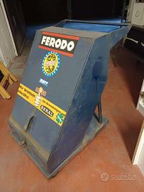 Carello portattrezzi con adesivi d’epoca come da f