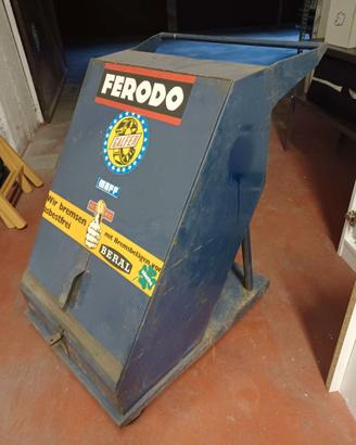 Carello portattrezzi con adesivi d’epoca come da f