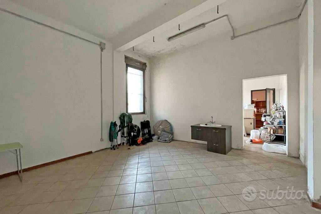 Immobile di 200 m² con 2 locali a Cerro Maggiore - Vista 4