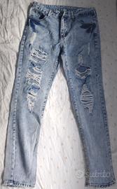 Jeans molto strappati on sale uomo