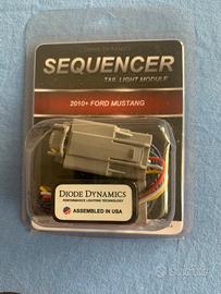 Ford Mustang, modifica frecce in sequenziali.