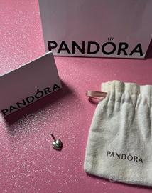 Charm di Pandora con Medaglione a Cuore
