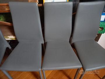 Poltrone in pelle grigie di 