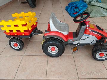 trattore con rimorchio 