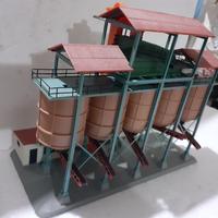 complesso industriale con silos