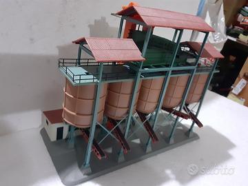 complesso industriale con silos