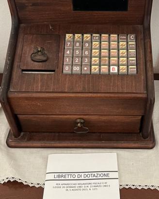 Registratore di cassa vintage in legno