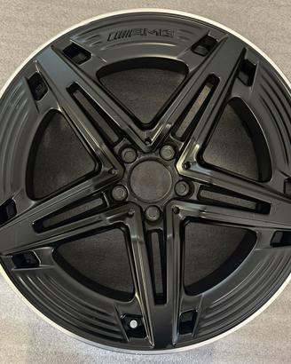 Cerchio a 45 a 35 raggio 19 amg mercedes
