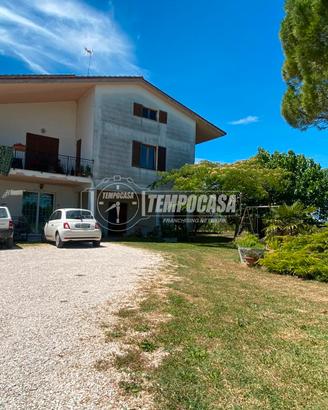 VILLA BIFAMILIARE CON CORTE PRIVATA TERRENO E GIAR