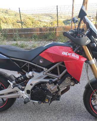 Aprilia Dorsoduro 750 rossa