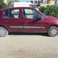 Renault clio  a benzina valuto P:eR:mU:te: