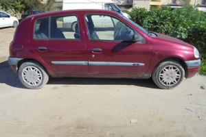 Renault clio  a benzina valuto P:eR:mU:te: