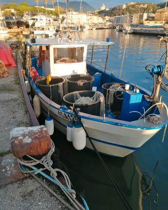 Peschereccio con Licenza e Accessori
