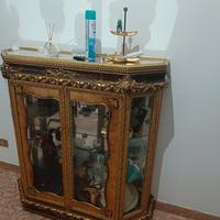 mobile dorato stile barocco