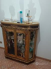 mobile dorato stile barocco