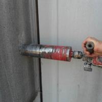 Foro su parete con carotatrice 