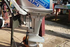 Barca motore e carrello