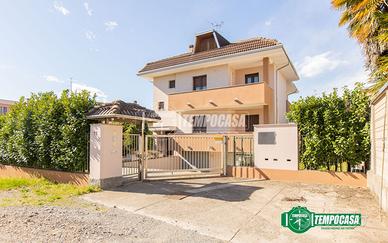 TRILOCALE IN VILLA
