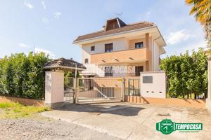 TRILOCALE IN VILLA