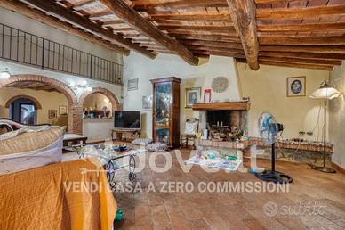 Villa di 300 m² con più di 5 locali a Quarrata