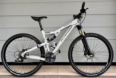 Bicicletta MTB Intense Spider 29 M usata poco