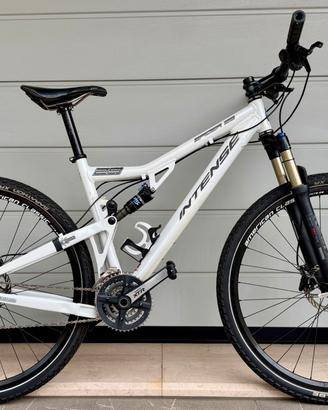 Bicicletta MTB Intense Spider 29 M usata poco
