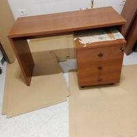 scrivania-dattilo + cassettiera con chiave e ruote