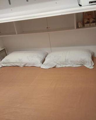 Cameretta con letto matrimoniale