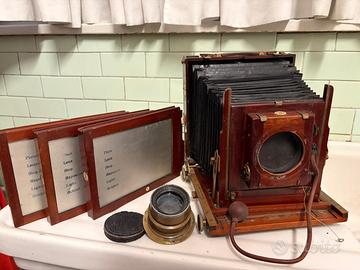 Macchina fotografica anni 30