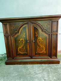 Buffet  in style vintage  con Intarsio floreale