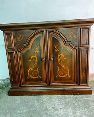 Buffet  in style vintage  con Intarsio floreale
